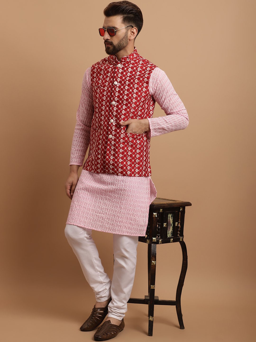 SOJANYA Men Ethnic Motifs Embroidered Pure Cotton Kurta With Pyjamas & Nehru Jacket, Pink
SOJANYA Men Ethnic Motifs Embroidered Pure Cotton Kurta With Pyjamas & Nehru Jacket, Pink