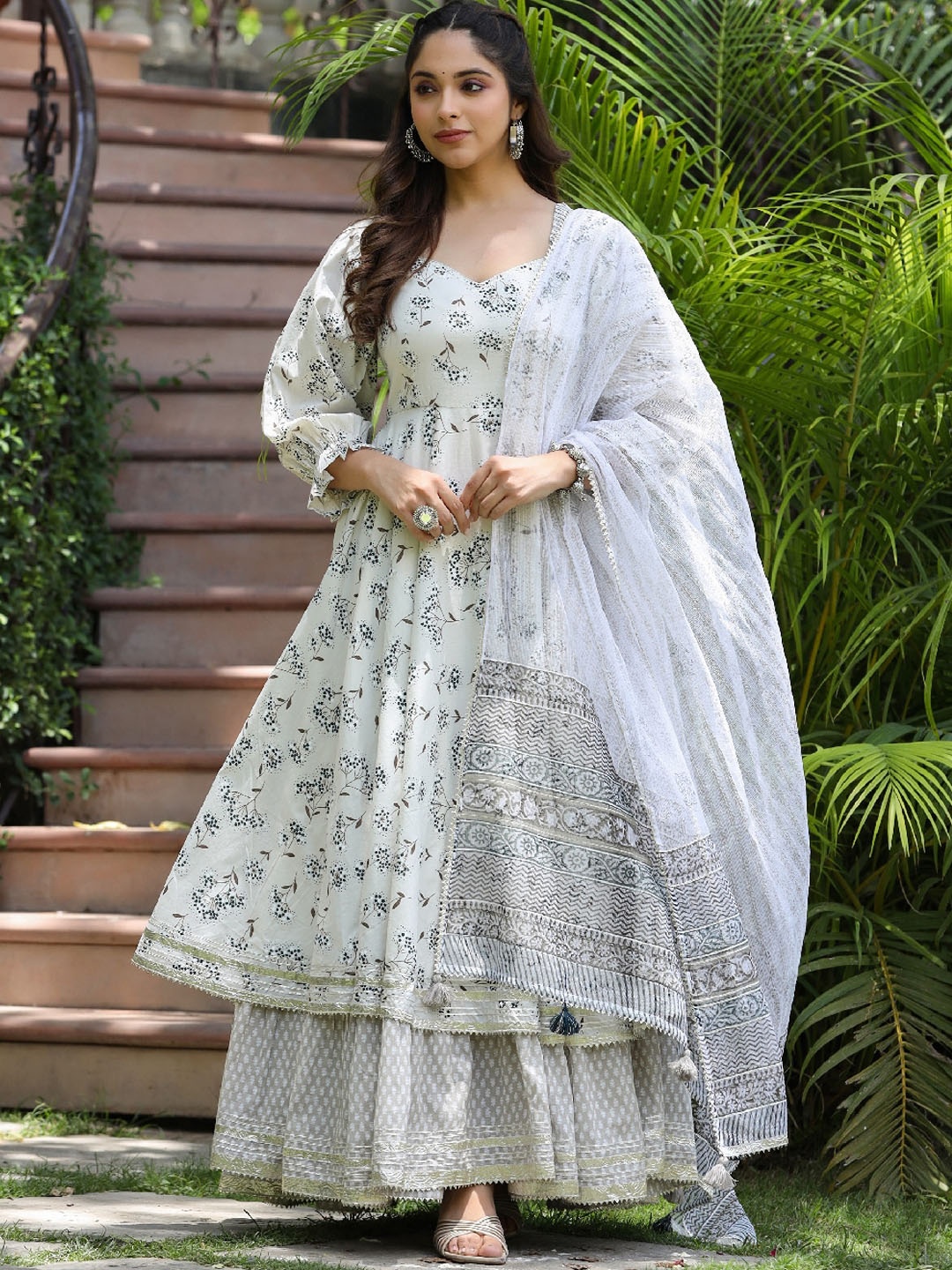 EverBloom Floral Printed Sweetheart Neck Cotton Layered Ethnic Dress With Dupatta, Off white
EverBloom Floral Printed Sweetheart Neck Cotton Layered Ethnic Dress With Dupatta, Off white