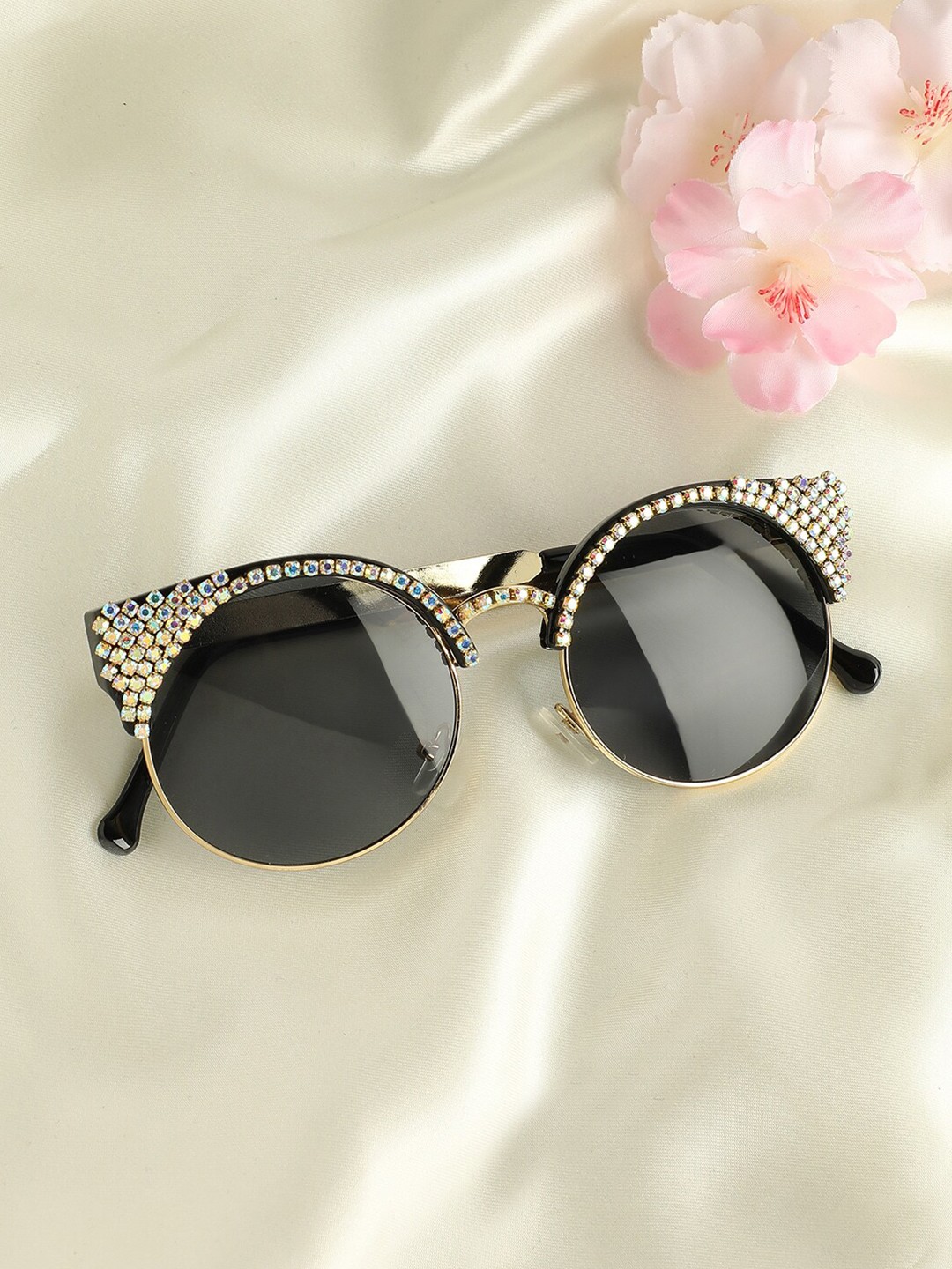HAUTE SAUCE by Campus Sutra Women Full Rim Embellished Round Sunglasses AW23_SOHISG9170, Black
HAUTE SAUCE by Campus Sutra Women Full Rim Embellished Round Sunglasses AW23_SOHISG9170, Black