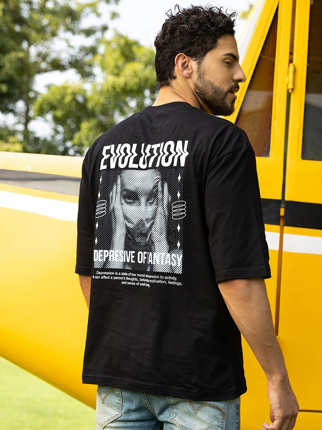 Gavin Paris Graphic Printed Cotton Drop Shoulder Sleeves Oversized T-shirt, Black
Gavin Paris Graphic Printed Cotton Drop Shoulder Sleeves Oversized T-shirt, Black