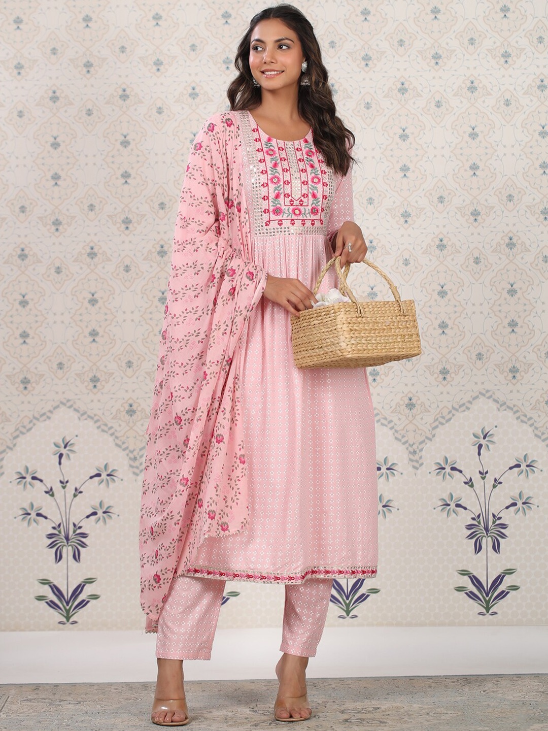Ode by House of Pataudi Peach Printed Empire Thread Work Kurta With Trousers & Dupatta
Ode by House of Pataudi Peach Printed Empire Thread Work Kurta With Trousers & Dupatta