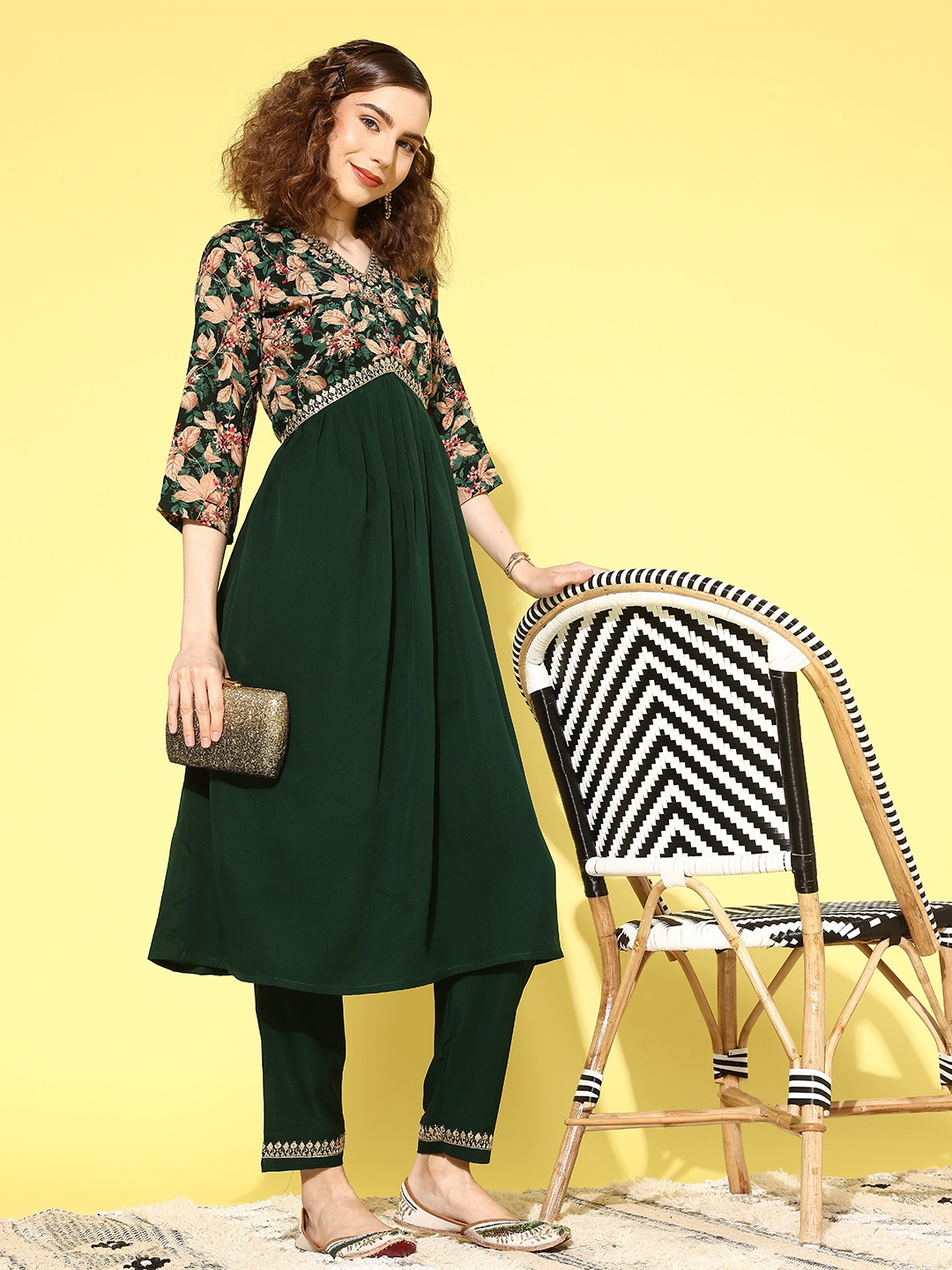 SheWill Green Floral Printed Empire Sequinned Georgette Crepe Kurta with Trousers
SheWill Green Floral Printed Empire Sequinned Georgette Crepe Kurta with Trousers