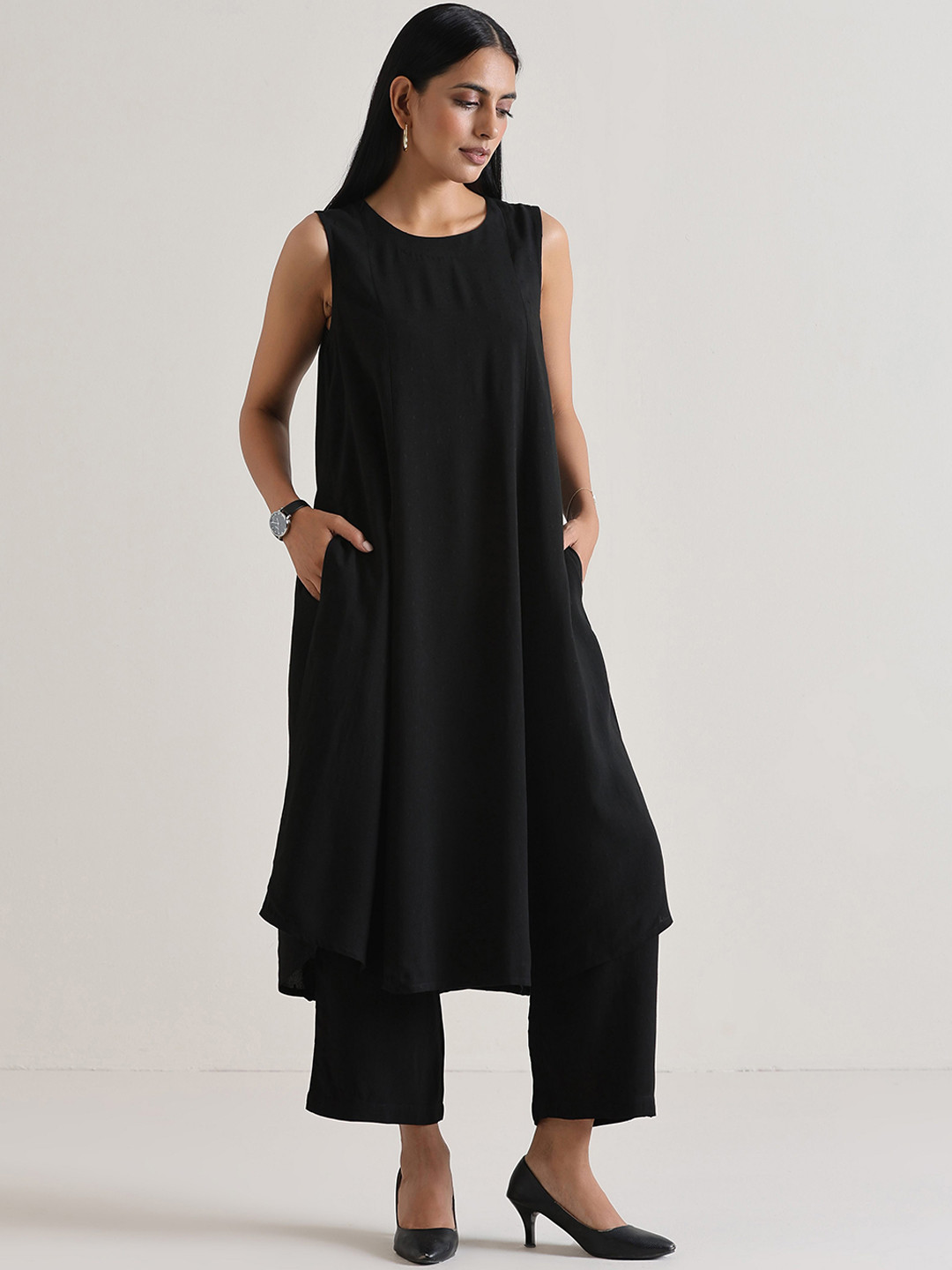 trueBrowns Round Neck Kurta With Trousers, Black
trueBrowns Round Neck Kurta With Trousers, Black