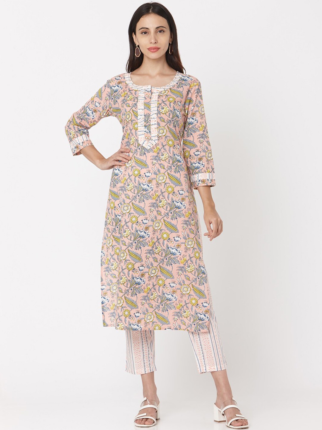 KALINI Women Peach-Coloured Floral Printed Regular Pure Cotton Kurta with Trousers & With Dupatta
KALINI Women Peach-Coloured Floral Printed Regular Pure Cotton Kurta with Trousers & With Dupatta