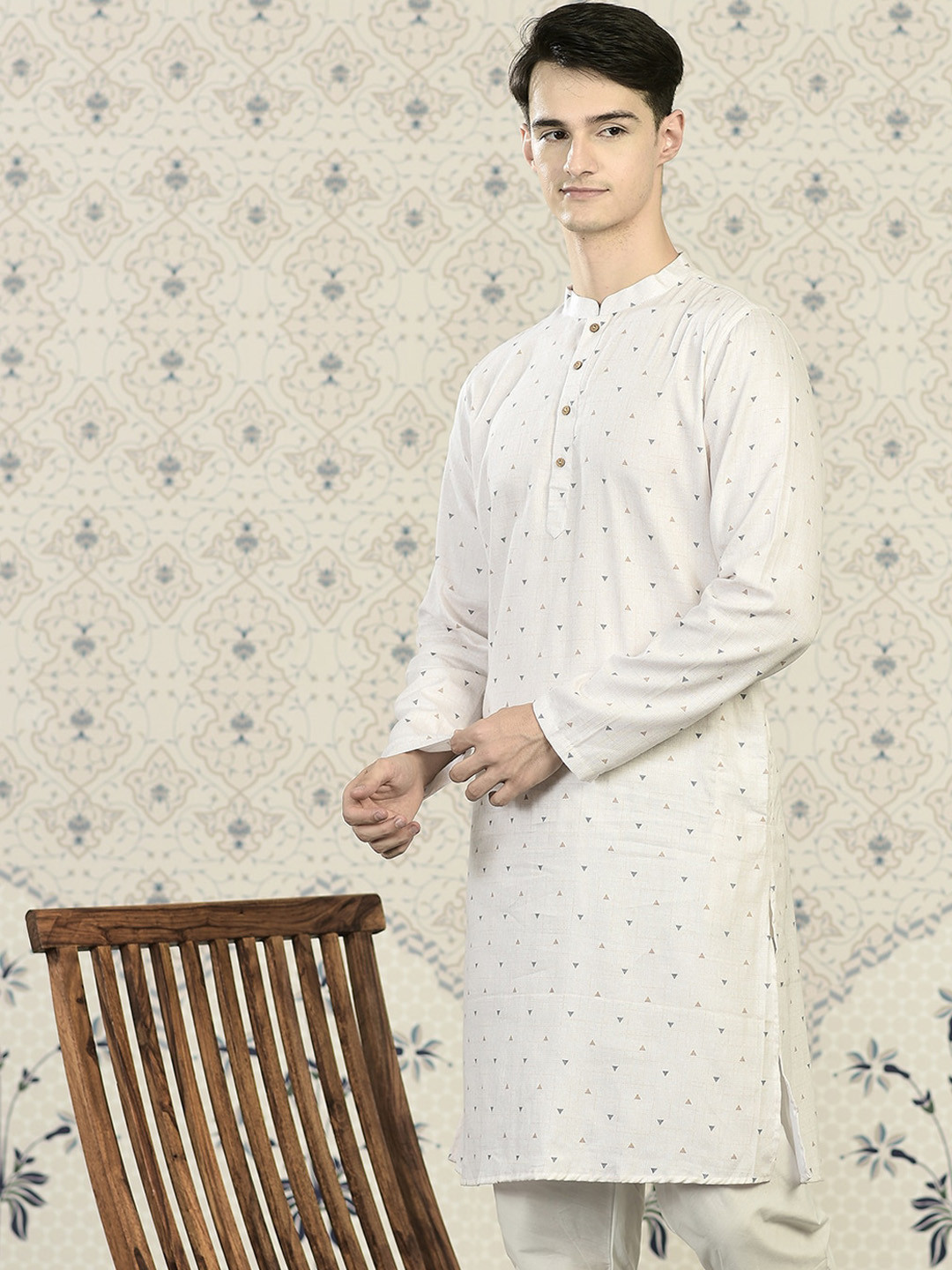 Ode by House of Pataudi Off White Geometric Printed Mandarin collar Straight Kurta
Ode by House of Pataudi Off White Geometric Printed Mandarin collar Straight Kurta