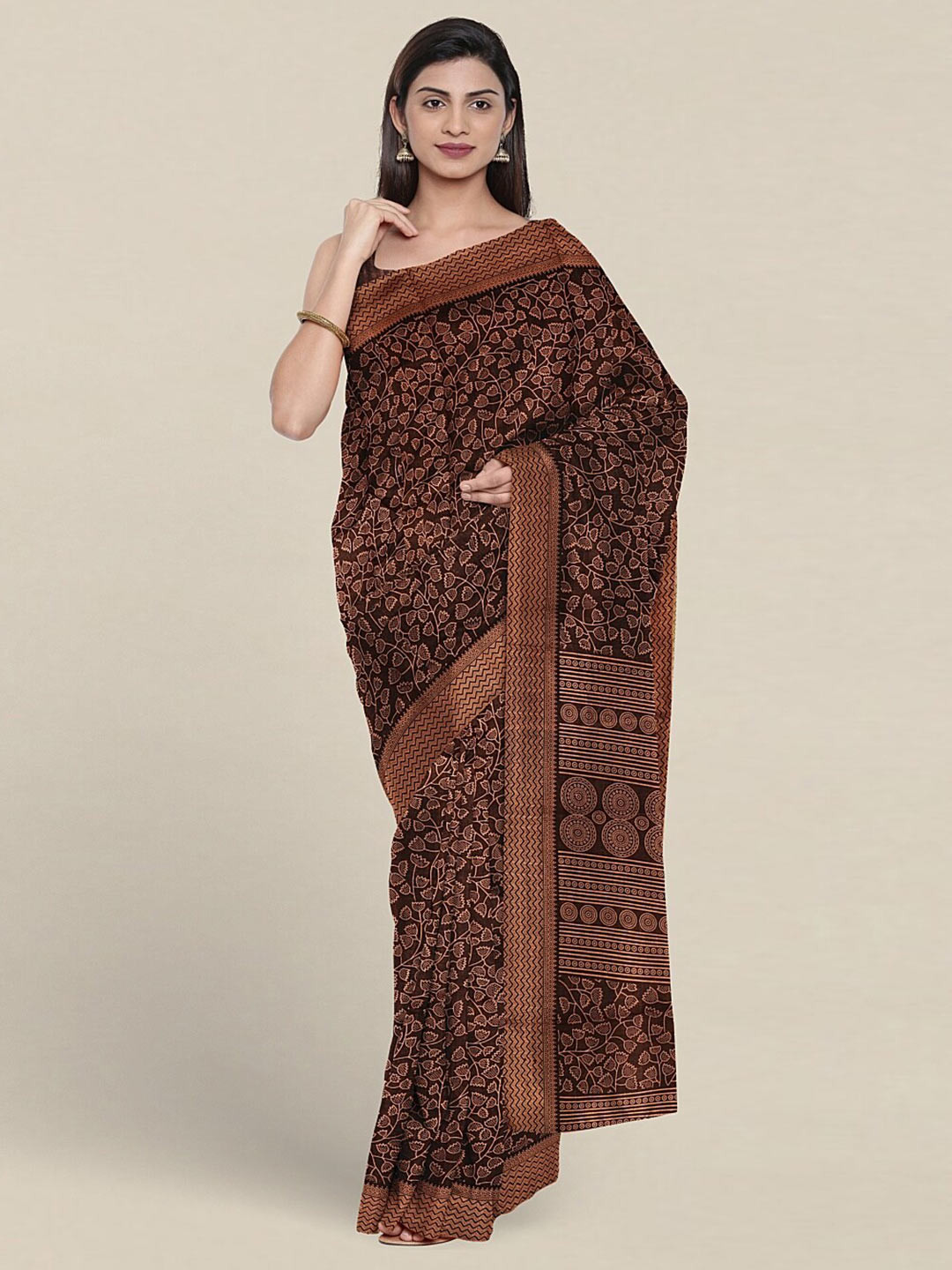 Pothys Brown & Copper-Toned Floral Saree
Pothys Brown & Copper-Toned Floral Saree