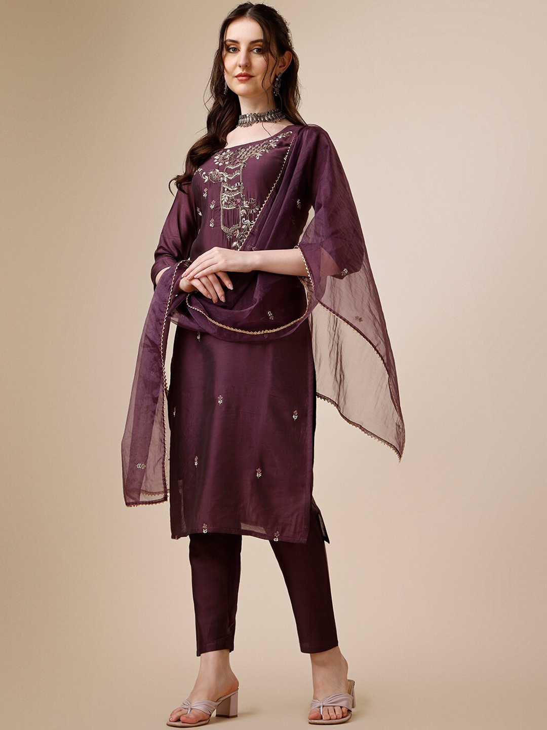 Berrylicious Ethnic Motifs Beads and Stones Chanderi Cotton Kurta With Trousers & Dupatta, Purple
Berrylicious Ethnic Motifs Beads and Stones Chanderi Cotton Kurta With Trousers & Dupatta, Purple