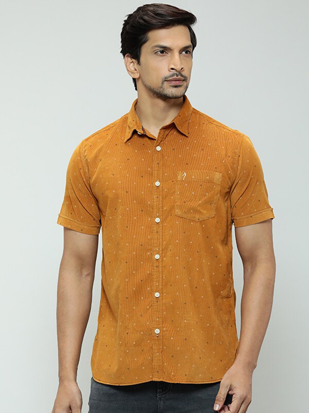Indian Terrain Men Chiseled Slim Fit Micro Ditsy Printed Pure Cotton Casual Shirt, Brown
Indian Terrain Men Chiseled Slim Fit Micro Ditsy Printed Pure Cotton Casual Shirt, Brown