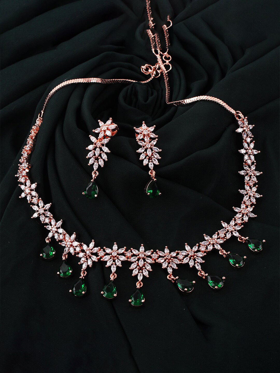 Mirana Rose Gold-Plated Studded Jewellery Set 
Mirana Rose Gold-Plated Studded Jewellery Set