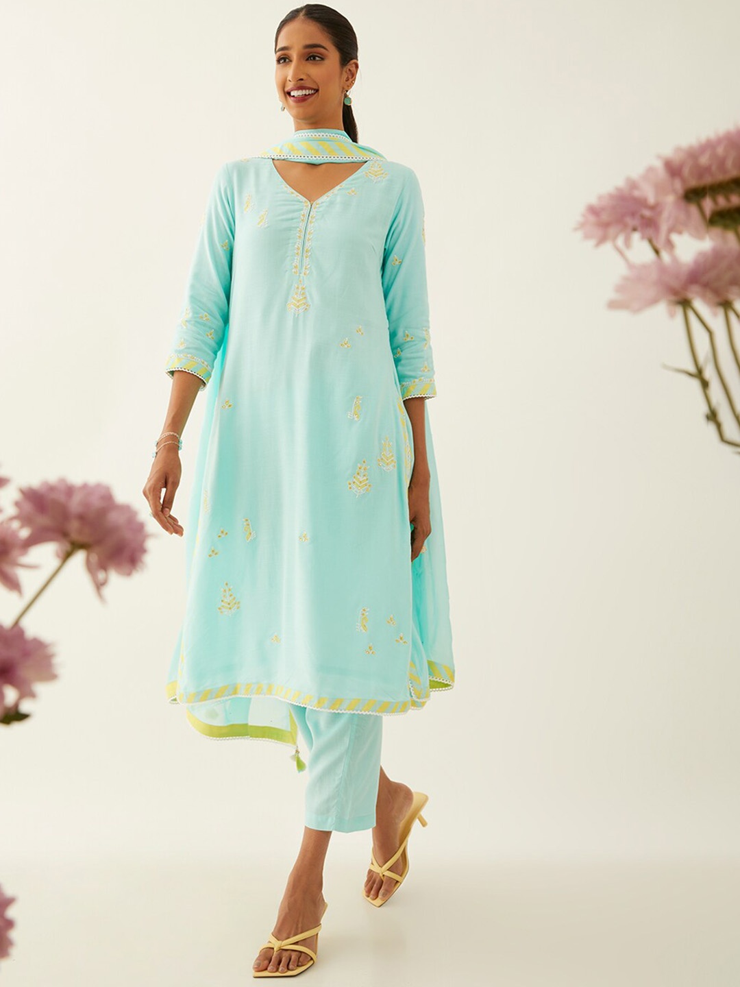 Taneira Ethnic Motifs Embroidered Regular Pure Cotton Kurta With Trousers & Dupatta, Blue
Taneira Ethnic Motifs Embroidered Regular Pure Cotton Kurta With Trousers & Dupatta, Blue