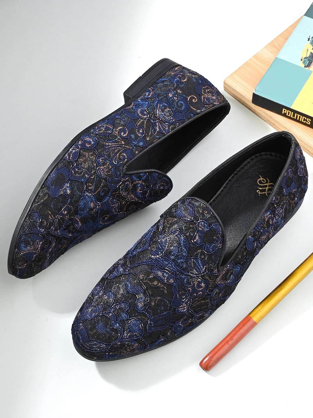 House of Pataudi Men Textured Embellished Comfort Insole Lightweight Mojaris, Navy blue
House of Pataudi Men Textured Embellished Comfort Insole Lightweight Mojaris, Navy blue
