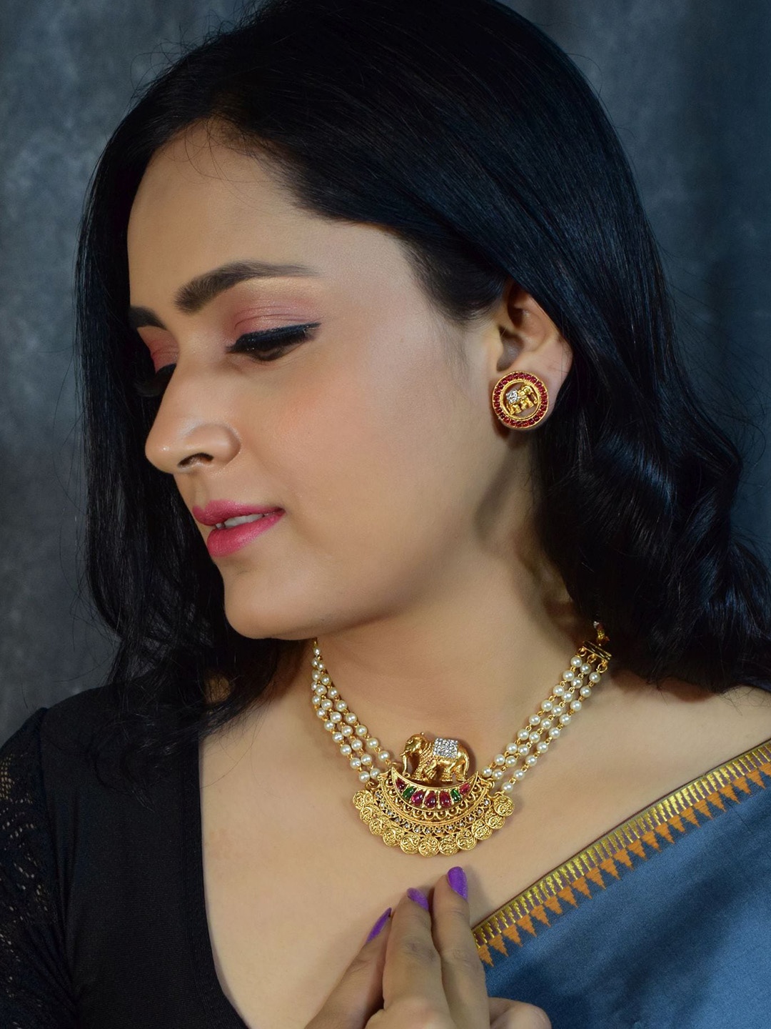 GRIIHAM Gold-Plated Elephant Motif Short Chic Stone-Studded & Beaded Necklace & Earrings
GRIIHAM Gold-Plated Elephant Motif Short Chic Stone-Studded & Beaded Necklace & Earrings
