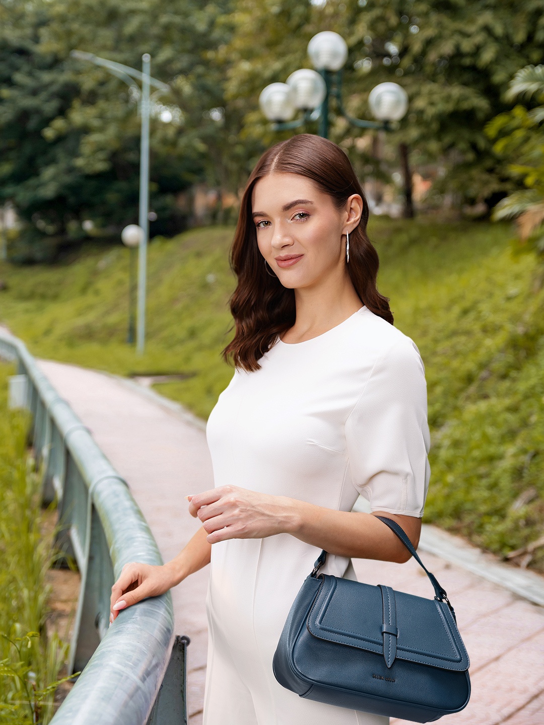 Allen Solly Solid PU Structured Handheld Bag with Minimal Applique Detail, Navy blue
Allen Solly Solid PU Structured Handheld Bag with Minimal Applique Detail, Navy blue