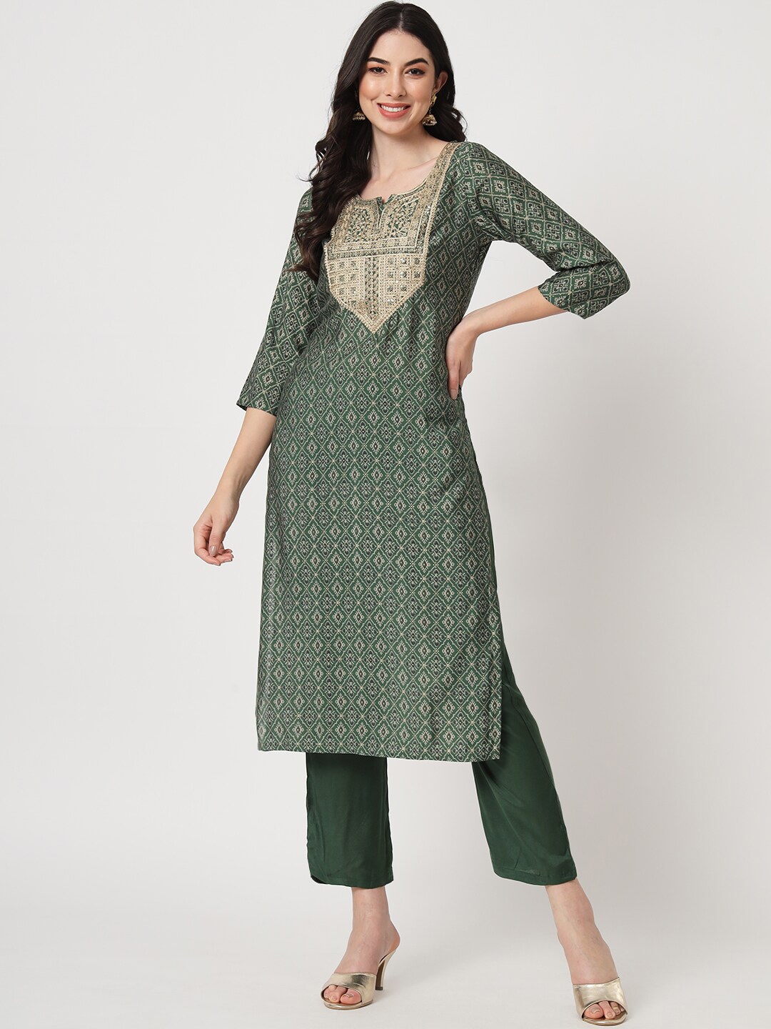 AMIRAS INDIAN ETHNIC WEAR Ethnic Motifs Printed Sequined Pure Silk Kurta with Trousers, Green
AMIRAS INDIAN ETHNIC WEAR Ethnic Motifs Printed Sequined Pure Silk Kurta with Trousers, Green
