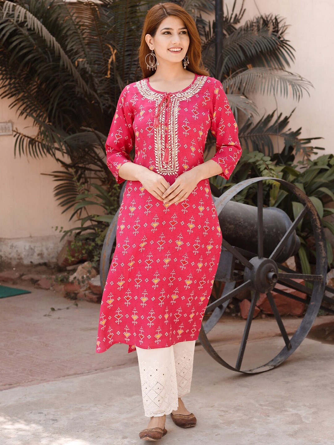 AMIRAS INDIAN ETHNIC WEAR Ethnic Motifs Embroidered Mirror Work Kurta with Trousers, Pink
AMIRAS INDIAN ETHNIC WEAR Ethnic Motifs Embroidered Mirror Work Kurta with Trousers, Pink