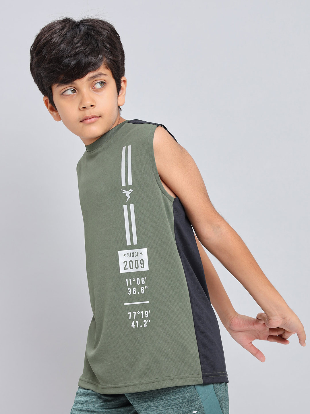 Technosport Boys Colourblocked Sleeveless Antimicrobial Slim Fit Sports T-Shirt, Olive 
Technosport Boys Colourblocked Sleeveless Antimicrobial Slim Fit Sports T-Shirt, Olive