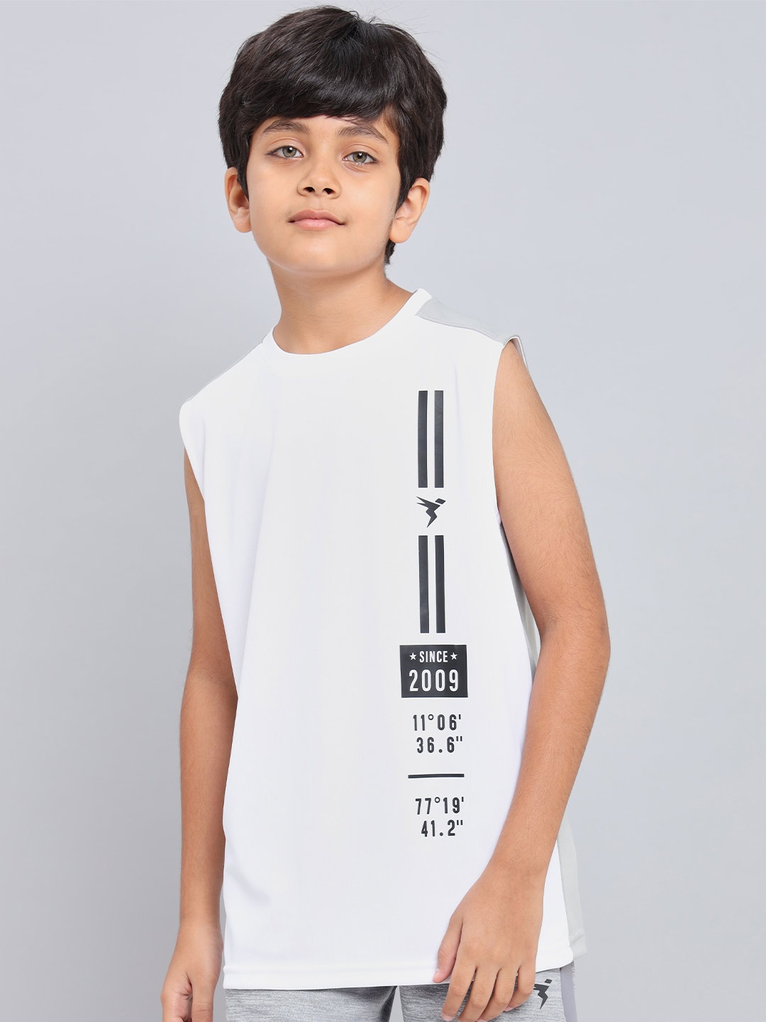 Technosport Boys Colourblocked Sleeveless Antimicrobial Slim Fit Sports T-Shirt, White
Technosport Boys Colourblocked Sleeveless Antimicrobial Slim Fit Sports T-Shirt, White