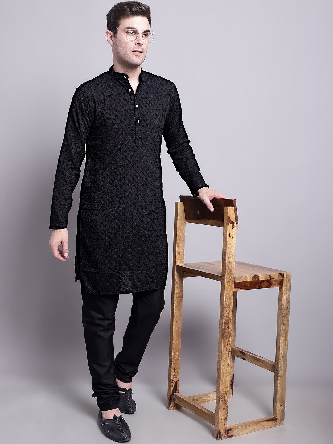 Jompers Ethnic Motifs Embroidered Regular Chikankari Pure Cotton Kurta with Churidar, Black
Jompers Ethnic Motifs Embroidered Regular Chikankari Pure Cotton Kurta with Churidar, Black