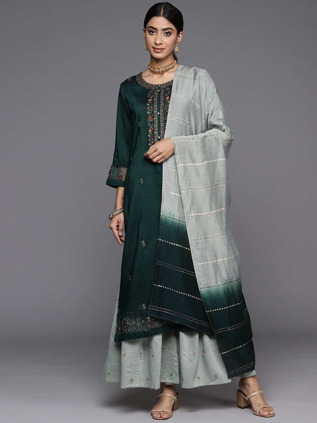 Varanga Women Floral Embroidered Regular Sequinned Kurta with Sharara & With Dupatta, Green
Varanga Women Floral Embroidered Regular Sequinned Kurta with Sharara & With Dupatta, Green
