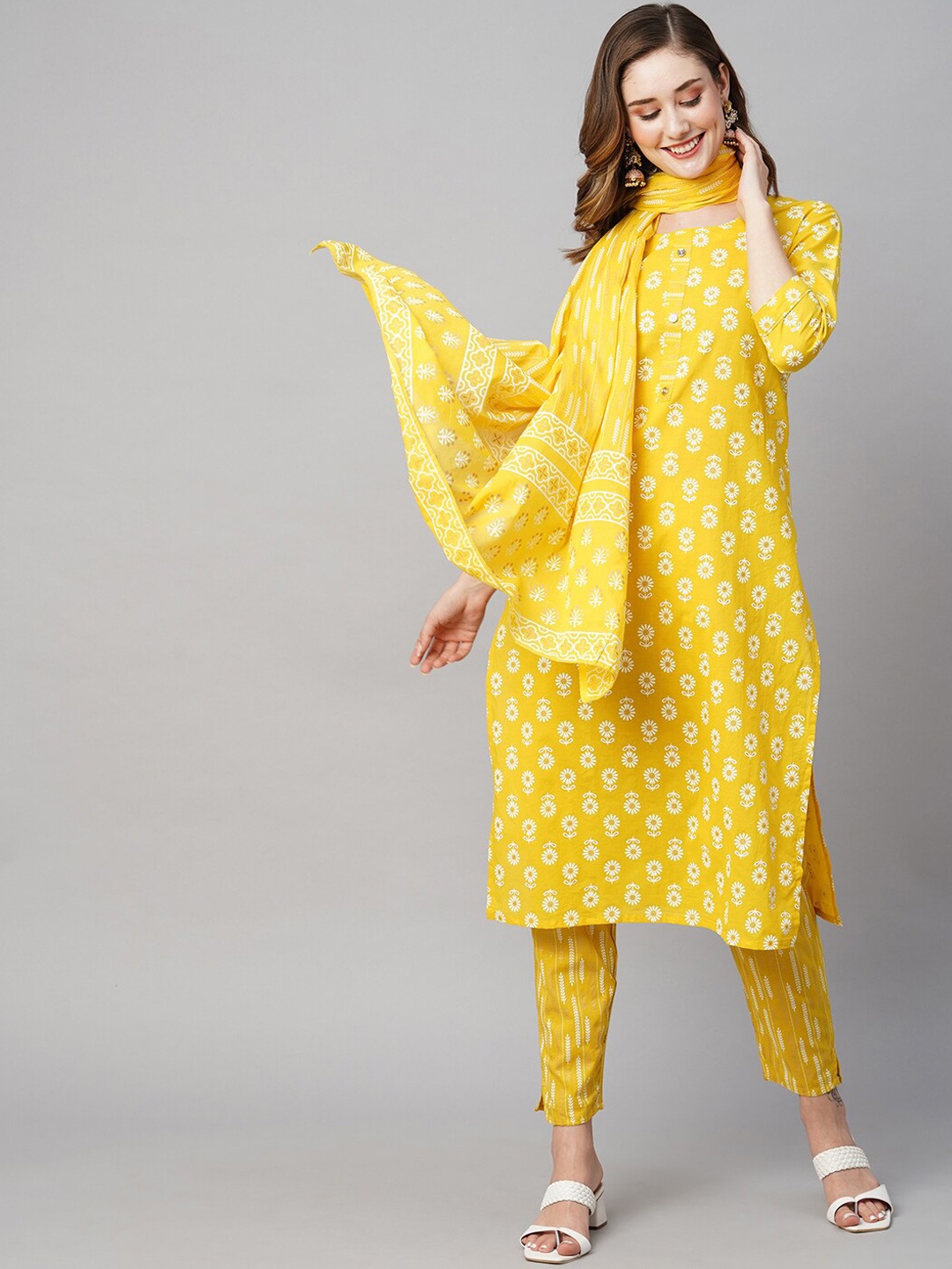 INDYES Floral Printed Sequinned Pure Cotton Kurta with Trousers & With Dupatta, Yellow
INDYES Floral Printed Sequinned Pure Cotton Kurta with Trousers & With Dupatta, Yellow