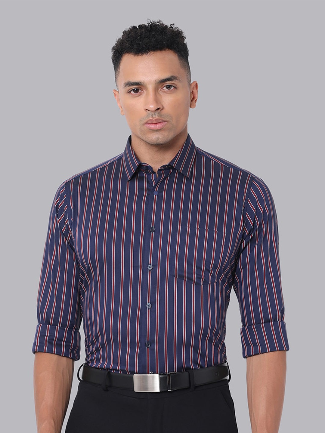 Van Heusen Move Labs Slim Fit Stretchable Vertical Striped Stain Resistant Anti Bacterial Formal Shirt, Navy blue
Van Heusen Move Labs Slim Fit Stretchable Vertical Striped Stain Resistant Anti Bacterial Formal Shirt, Navy blue