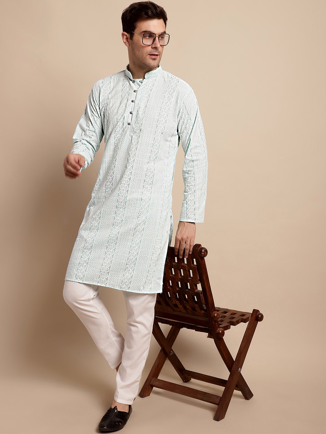 Anouk Men Ethnic Motifs Embroidered Chikankari Pure Cotton Kurta with Pyjamas, Turquoise blue
Anouk Men Ethnic Motifs Embroidered Chikankari Pure Cotton Kurta with Pyjamas, Turquoise blue