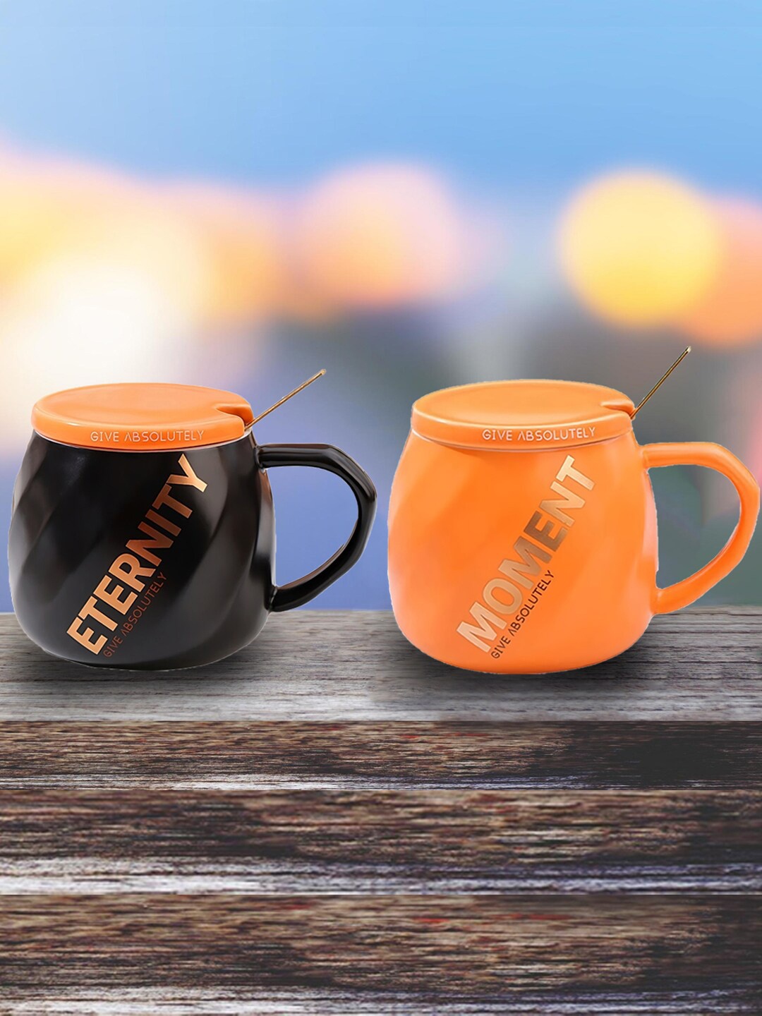BonZeaL Black & Orange 2 Pieces Printed Ceramic Glossy Mugs With Lids And Spoons 430 ml
BonZeaL Black & Orange 2 Pieces Printed Ceramic Glossy Mugs With Lids And Spoons 430 ml