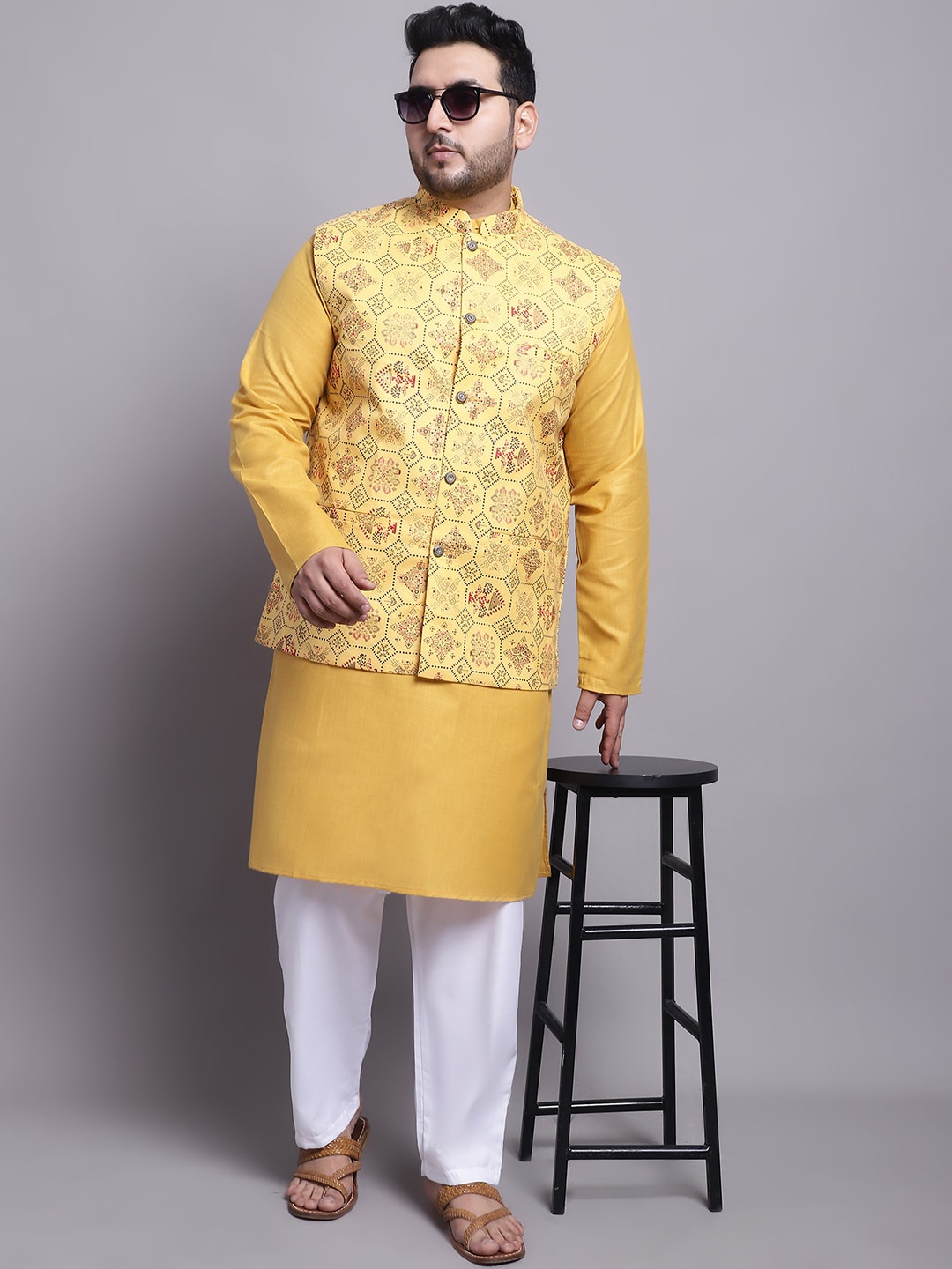 SOJANYA PLUS Ethnic Motifs Woven Design Regular Kurta With Pyjamas & Nehru Jacket, Mustard
SOJANYA PLUS Ethnic Motifs Woven Design Regular Kurta With Pyjamas & Nehru Jacket, Mustard