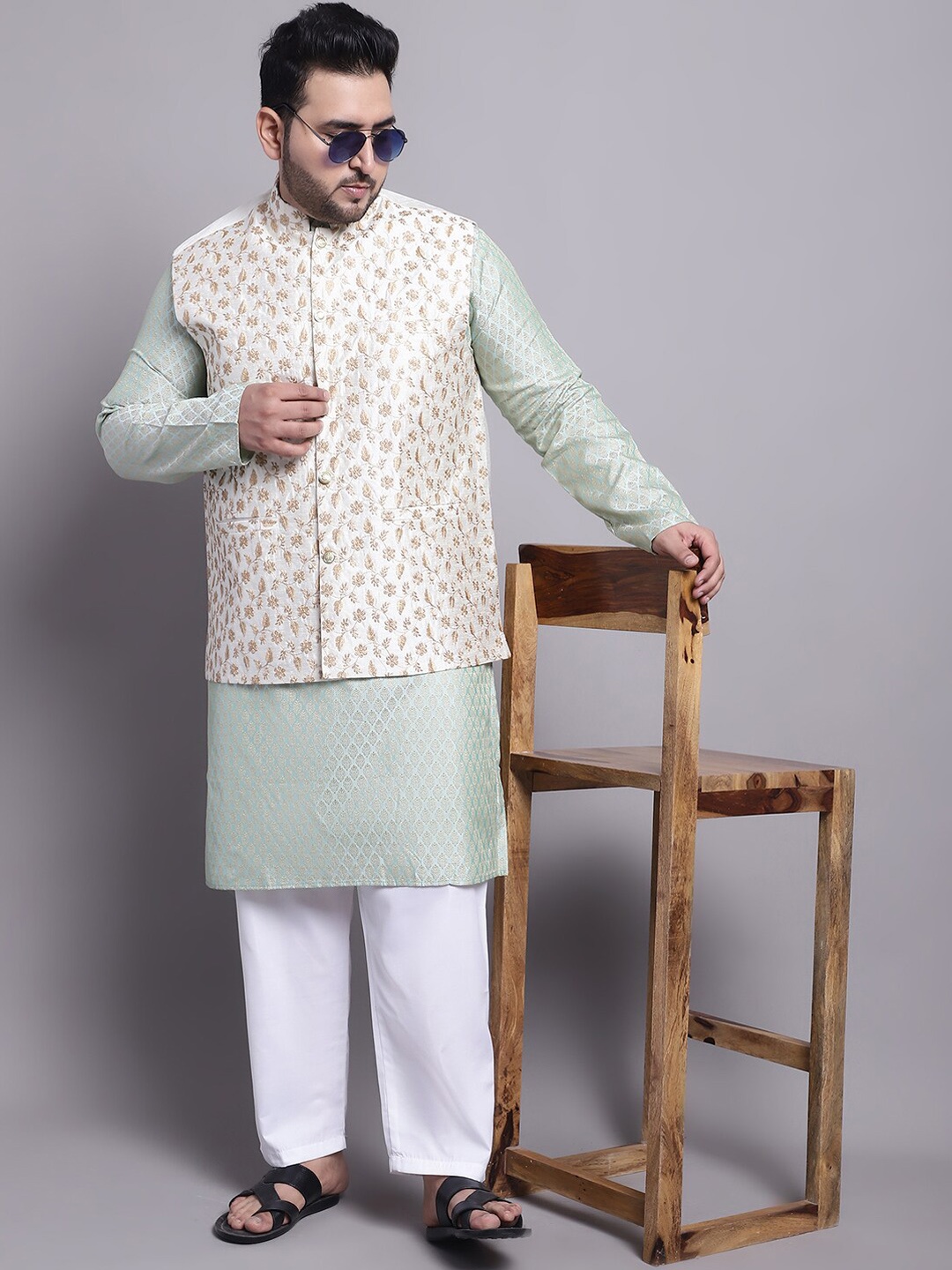 SOJANYA PLUS Ethnic Motifs Woven Design Regular Kurta With Pyjamas & Nehru Jacket, Green
SOJANYA PLUS Ethnic Motifs Woven Design Regular Kurta With Pyjamas & Nehru Jacket, Green