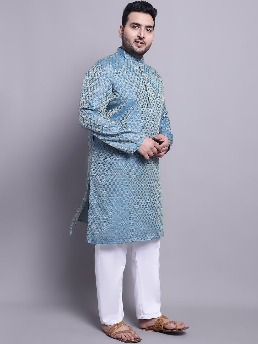 SOJANYA PLUS Ethnic Motifs Woven Design Regular Kurta with Pyjamas & Nehru Jacket, Blue
SOJANYA PLUS Ethnic Motifs Woven Design Regular Kurta with Pyjamas & Nehru Jacket, Blue