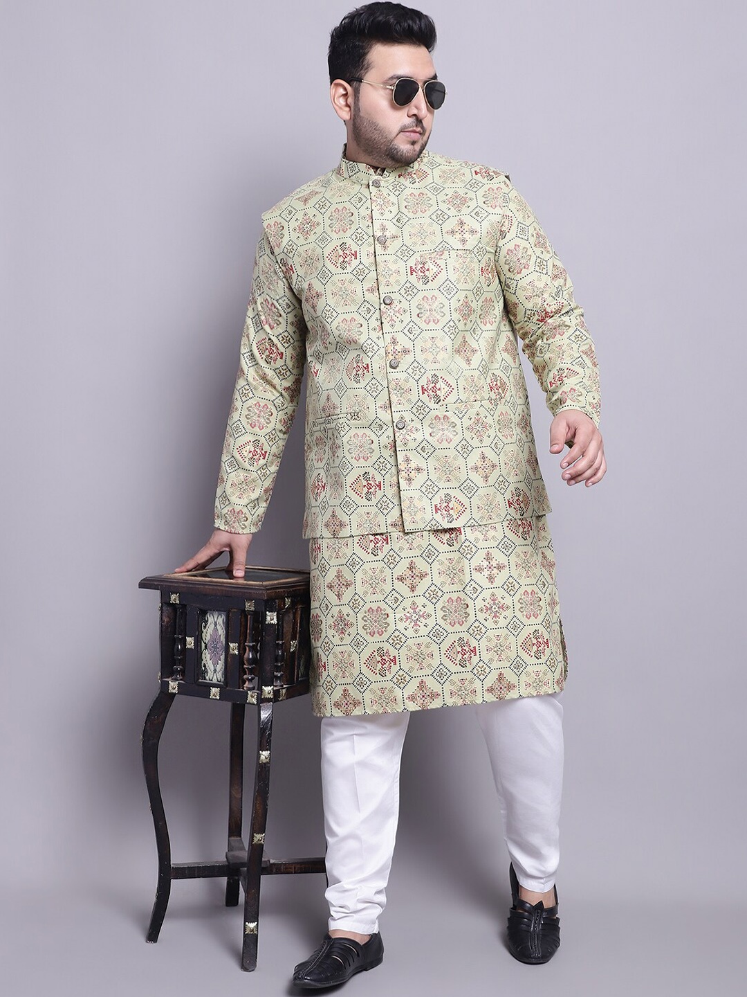 SOJANYA PLUS Plus Size Ethnic Motifs Printed Kurta With Pyjamas & Nehru Jacket, Green
SOJANYA PLUS Plus Size Ethnic Motifs Printed Kurta With Pyjamas & Nehru Jacket, Green