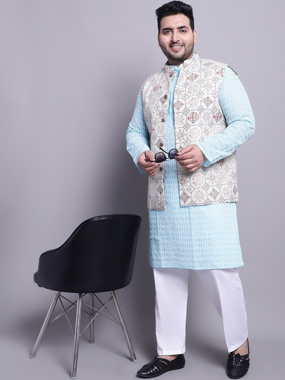 SOJANYA PLUS Ethnic Motifs Embroidered Pure Cotton Kurta With Pyjamas & With Nehru Jacket, Blue
SOJANYA PLUS Ethnic Motifs Embroidered Pure Cotton Kurta With Pyjamas & With Nehru Jacket, Blue
