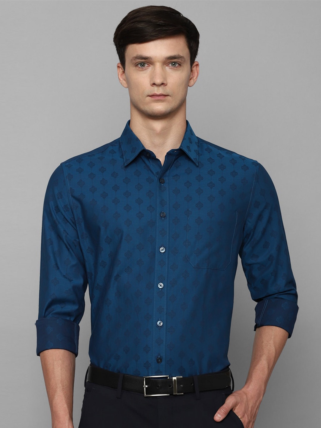 Louis Philippe Ethnic Motifs Printed Spread Collar Pure Cotton Slim Fit Formal Shirt, Blue
Louis Philippe Ethnic Motifs Printed Spread Collar Pure Cotton Slim Fit Formal Shirt, Blue