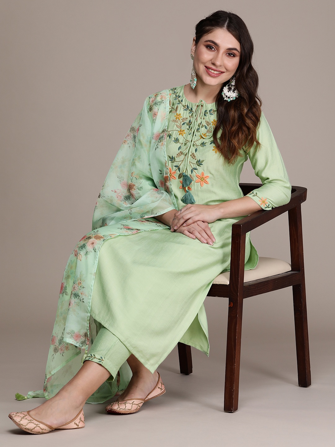 Anouk Women Floral Embroidered Regular Thread Work Kurta with Trousers & With Dupatta, Green
Anouk Women Floral Embroidered Regular Thread Work Kurta with Trousers & With Dupatta, Green