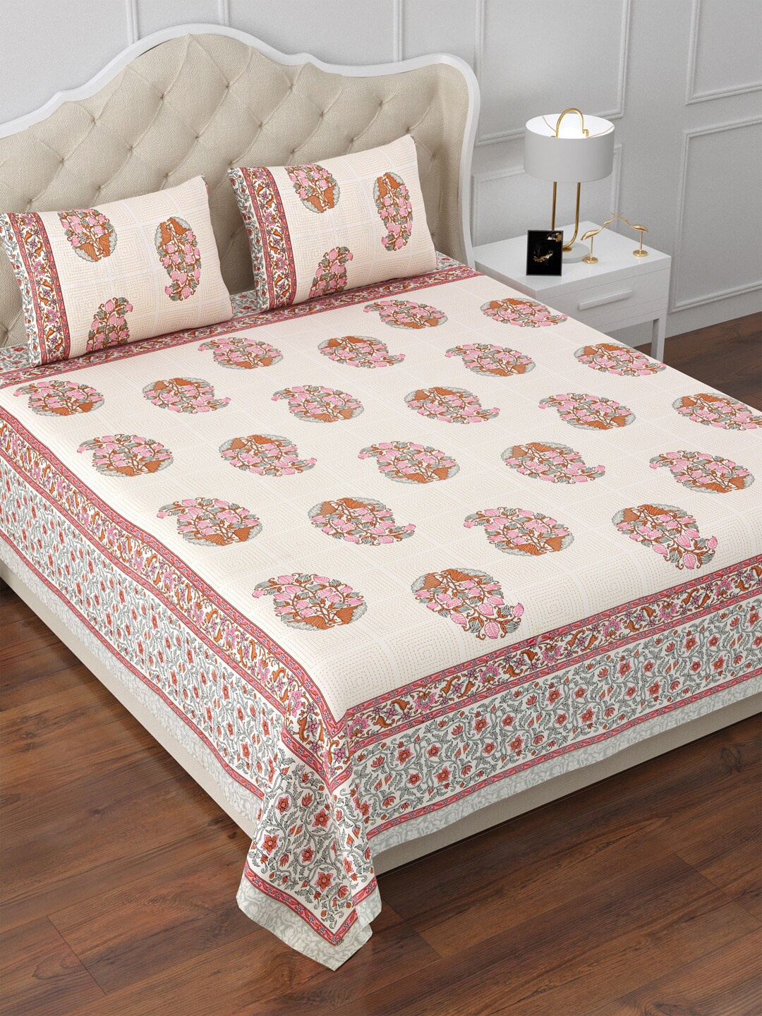 Aapno Rajasthan Cream-Coloured & Pink Floral 120 TC Cotton King Bedsheet & 2 Pillow Covers
Aapno Rajasthan Cream-Coloured & Pink Floral 120 TC Cotton King Bedsheet & 2 Pillow Covers