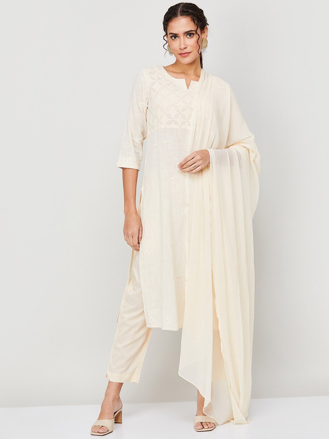 Melange by Lifestyle Yoke Design Pure Cotton Kurta with Trousers & Dupatta, Beige
Melange by Lifestyle Yoke Design Pure Cotton Kurta with Trousers & Dupatta, Beige