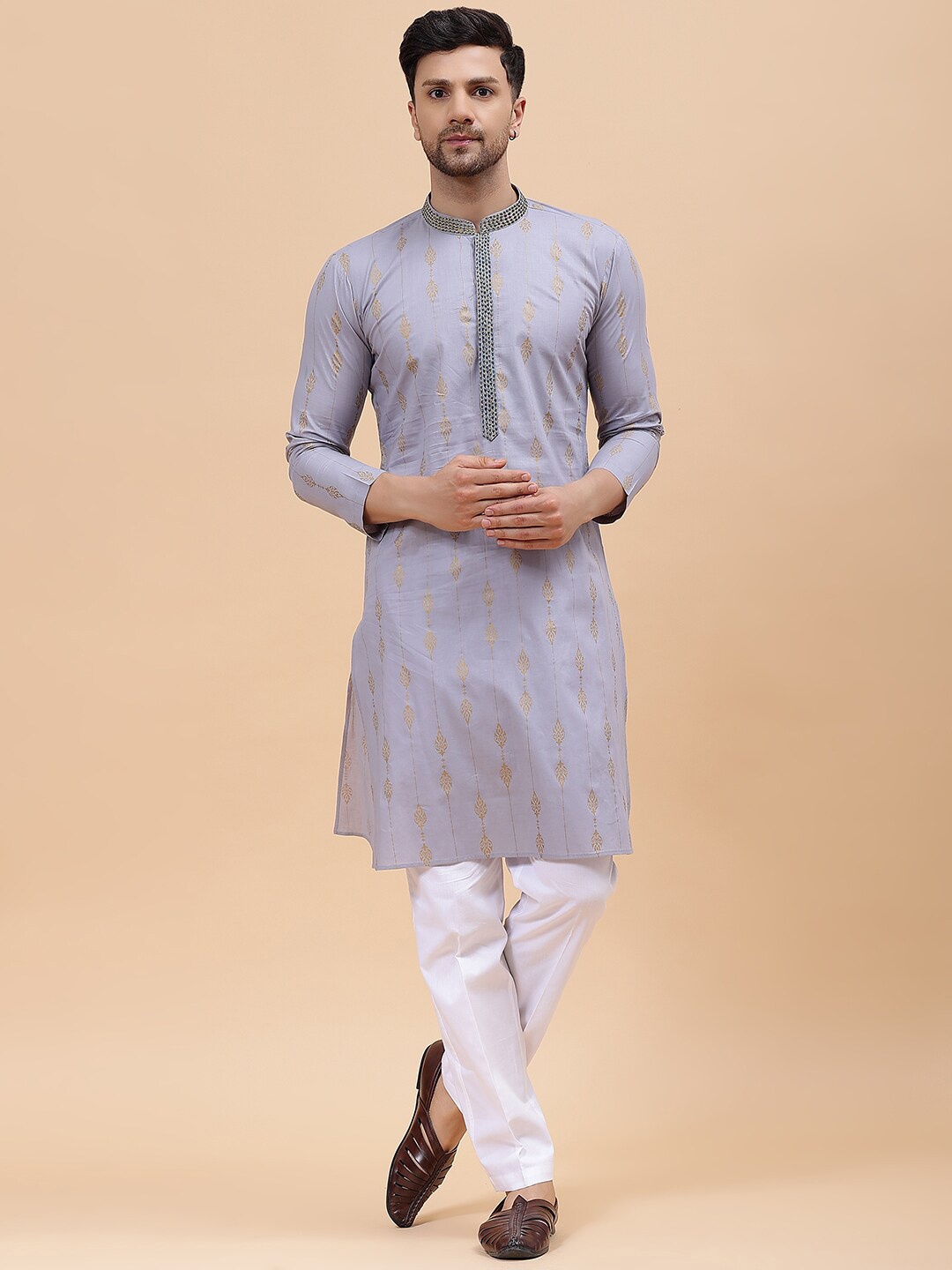 See Designs Ethnic Motifs Printed Mandarin Collar Pure Cotton Kurta with Pyjamas, Grey
See Designs Ethnic Motifs Printed Mandarin Collar Pure Cotton Kurta with Pyjamas, Grey