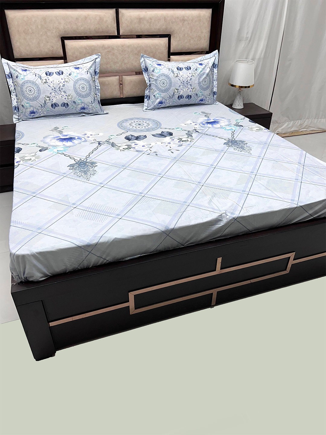 Pure Decor Majestic Blue & White Floral Cotton 500 TC King Bedsheet With 2 Pillow Covers
Pure Decor Majestic Blue & White Floral Cotton 500 TC King Bedsheet With 2 Pillow Covers