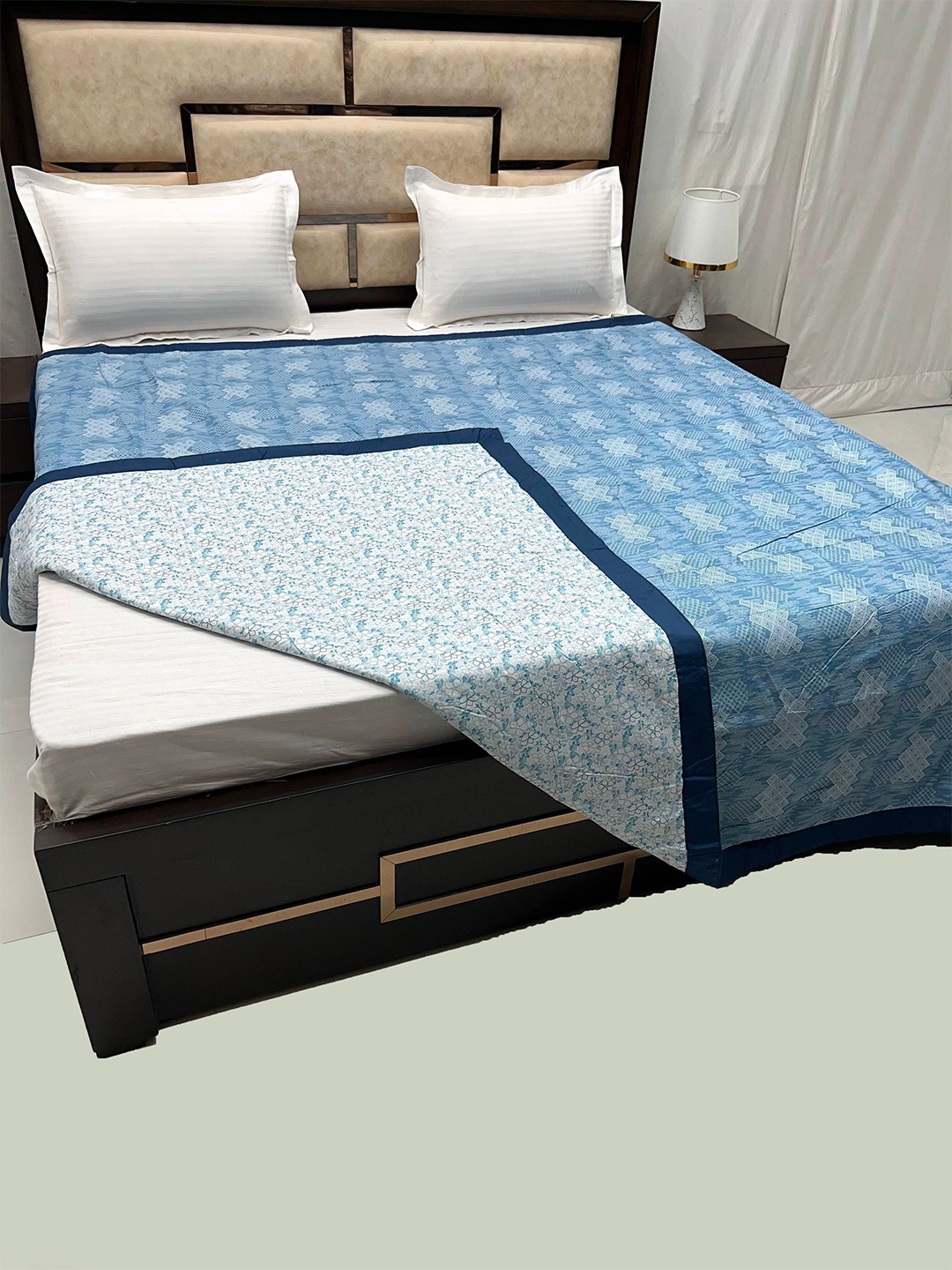 Pure Decor Blue & White Floral AC Room 300 GSM Pure Cotton Reversible Double Bed Dohar
Pure Decor Blue & White Floral AC Room 300 GSM Pure Cotton Reversible Double Bed Dohar