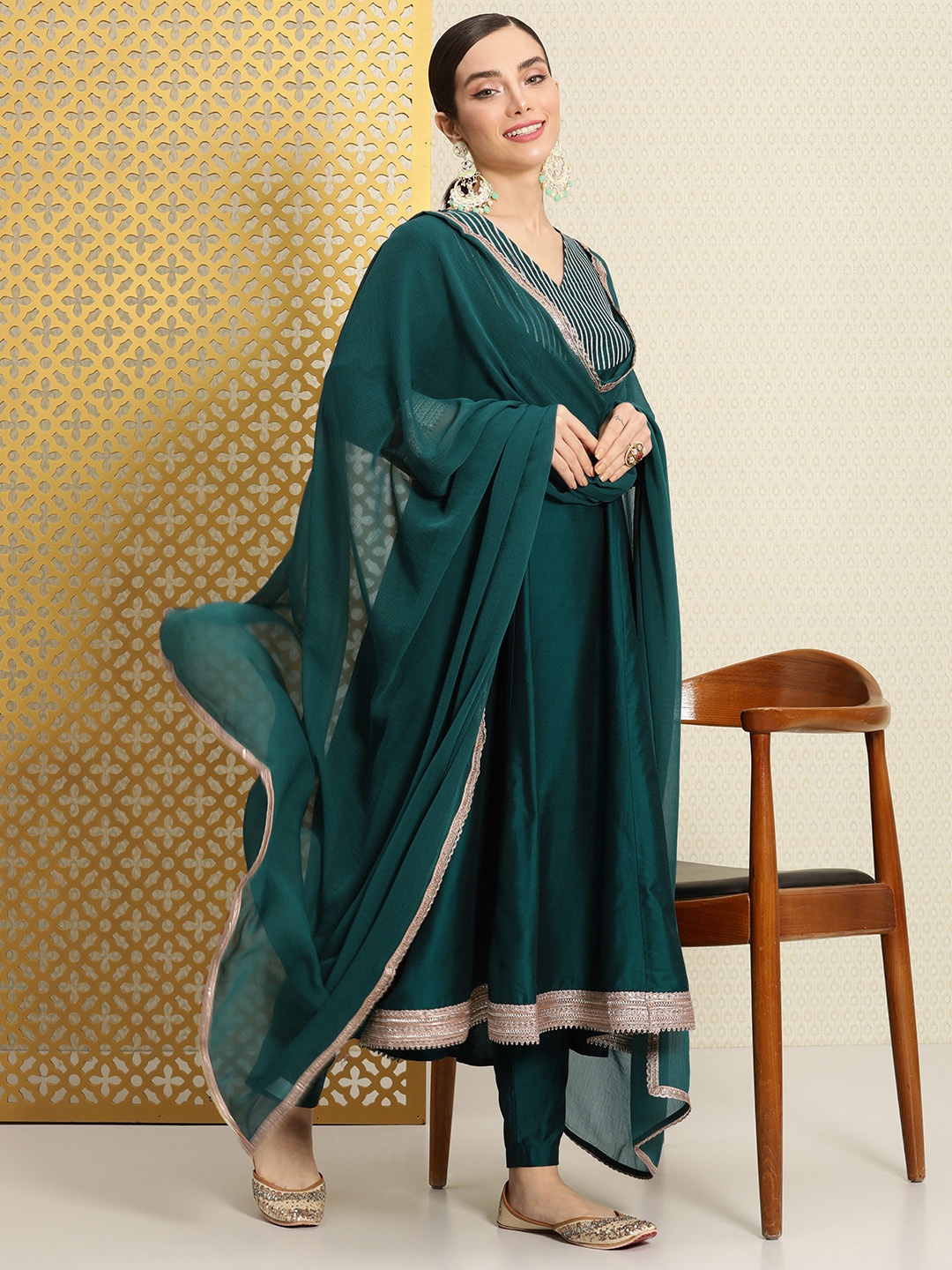 House of Pataudi Women Yoke Design Regular Jashn Kurta With Trousers & Dupatta, Green
House of Pataudi Women Yoke Design Regular Jashn Kurta With Trousers & Dupatta, Green