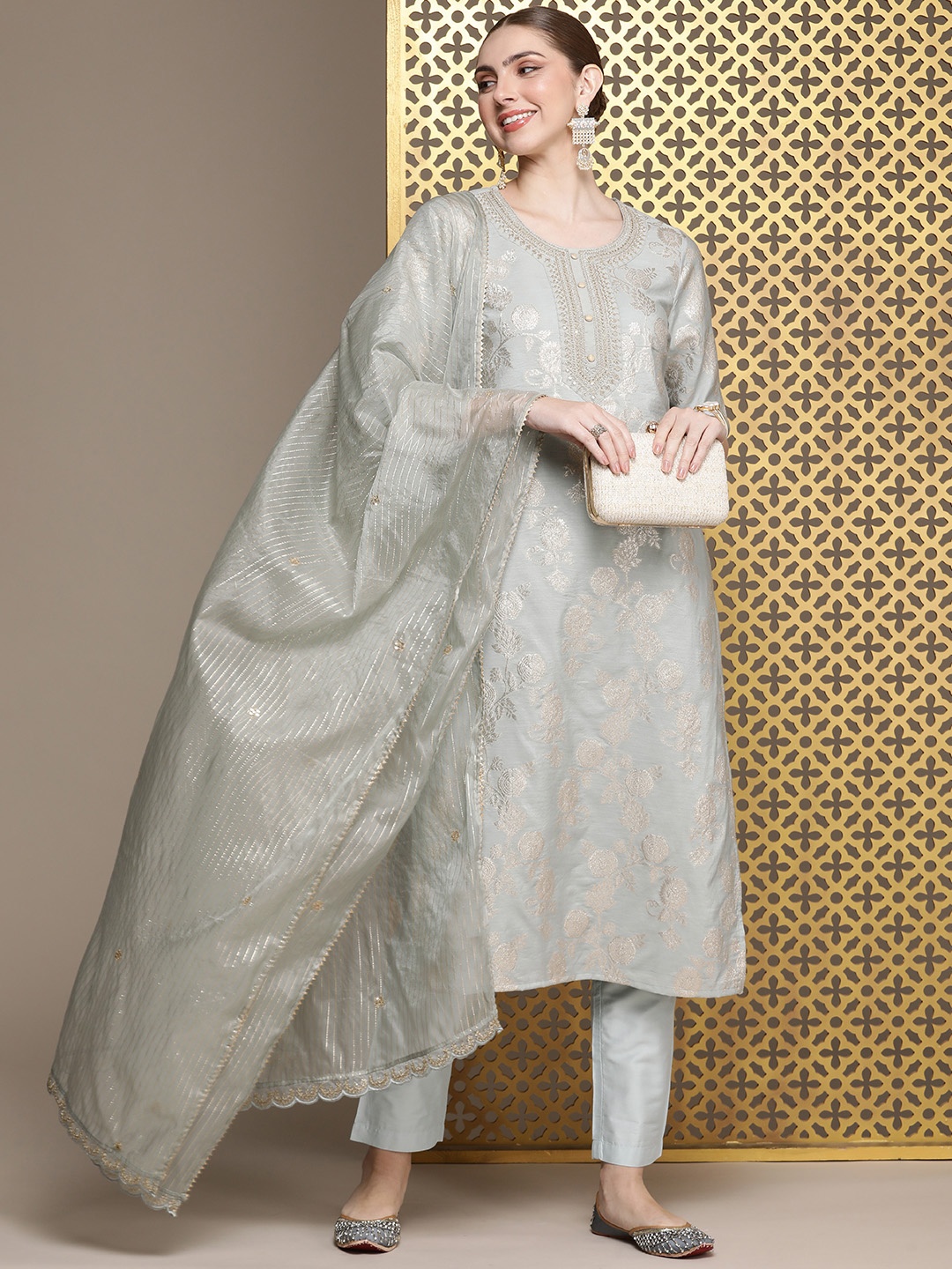 House of Pataudi Jashn Ethnic Motifs Embroidered Thread Work Kurta with Trousers & Dupatta, Grey
House of Pataudi Jashn Ethnic Motifs Embroidered Thread Work Kurta with Trousers & Dupatta, Grey