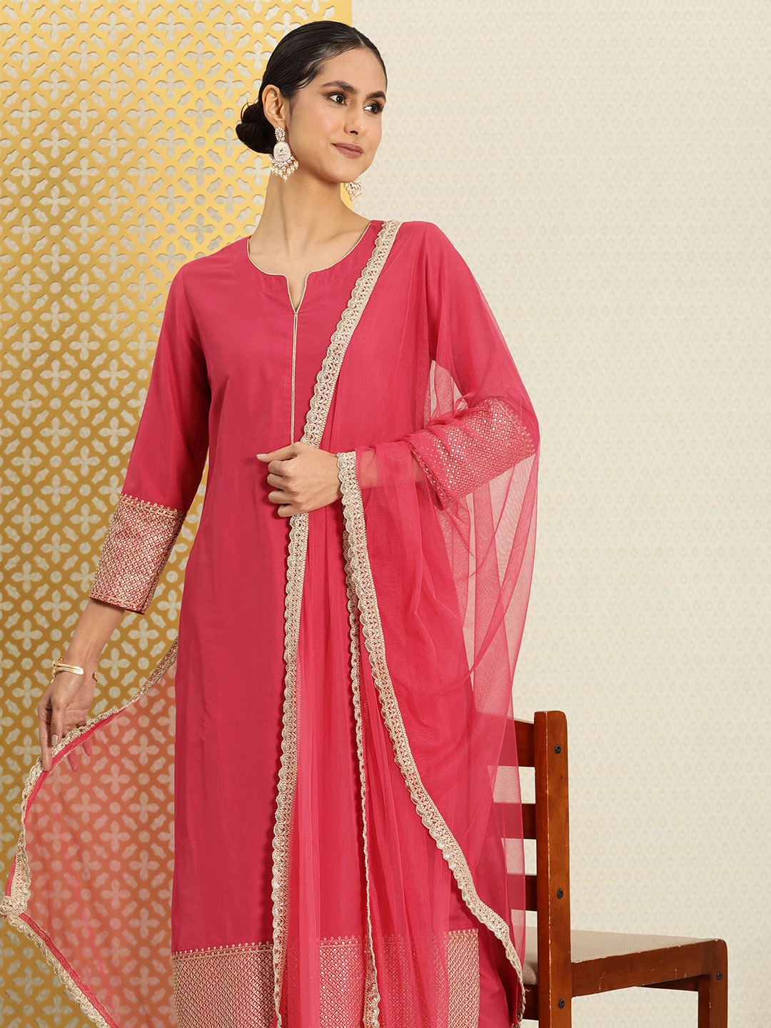 House of Pataudi Women Regular Sequined Jashn Kurta With Trousers & Dupatta, Fuchsia
House of Pataudi Women Regular Sequined Jashn Kurta With Trousers & Dupatta, Fuchsia