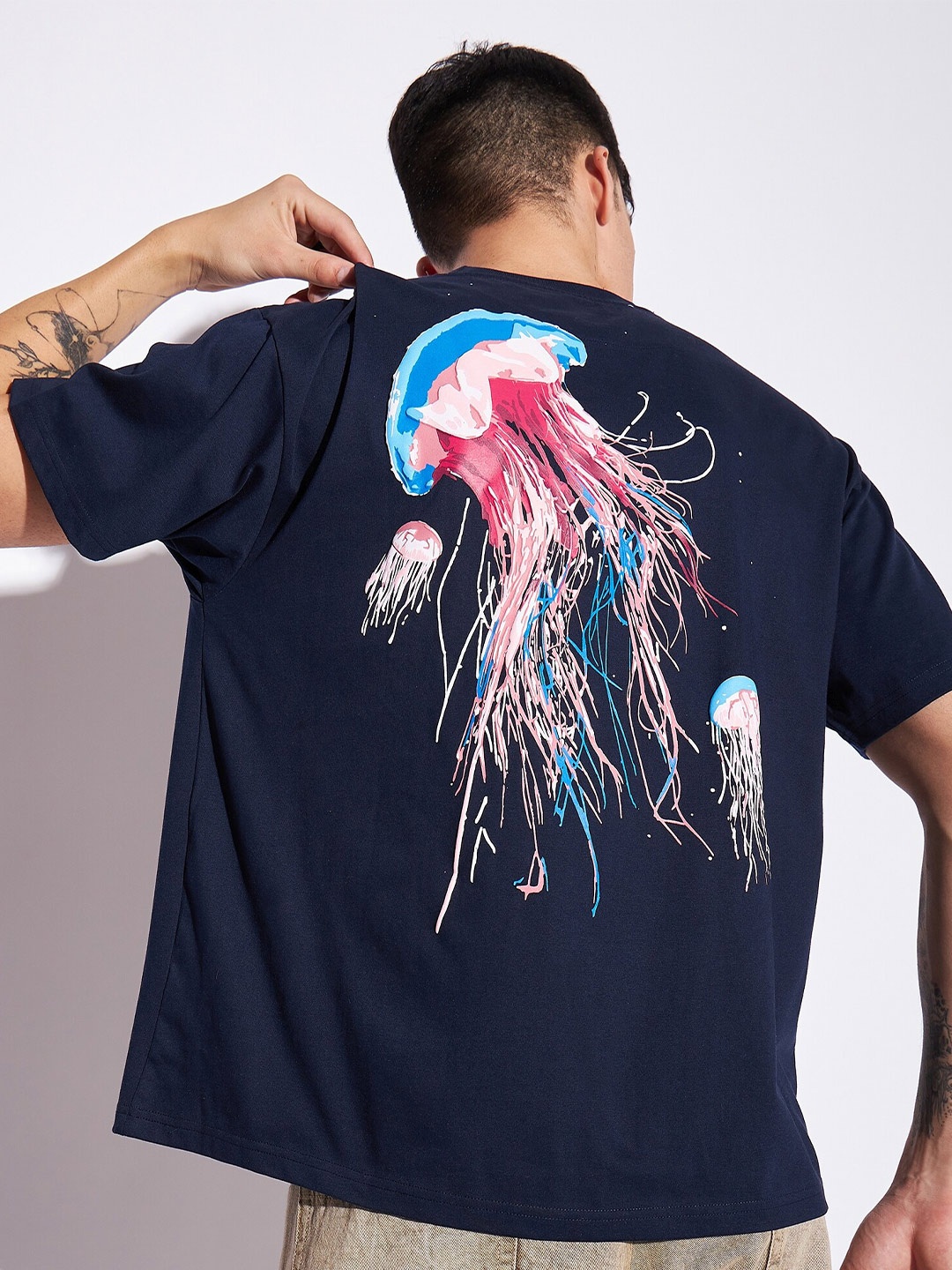 FUGAZEE Navy Blue Graphic Printed Drop Shoulder Sleeves Pure Cotton Oversized T-Shirt
FUGAZEE Navy Blue Graphic Printed Drop Shoulder Sleeves Pure Cotton Oversized T-Shirt