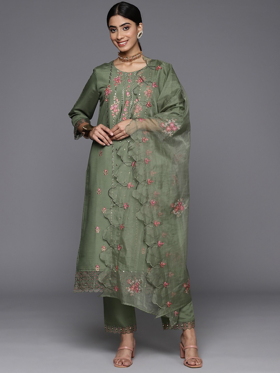 Varanga Women Floral Embroidered Chanderi Silk Kurta with Trousers & With Dupatta, Olive
Varanga Women Floral Embroidered Chanderi Silk Kurta with Trousers & With Dupatta, Olive