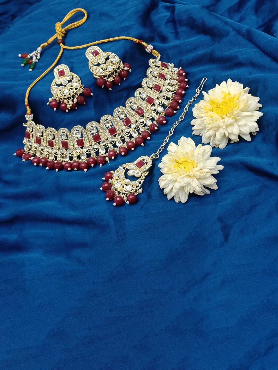 AASHISH IMITATION Gold-Plated Kundan Studded & Beaded Necklace & Earrings With Maangtika
AASHISH IMITATION Gold-Plated Kundan Studded & Beaded Necklace & Earrings With Maangtika