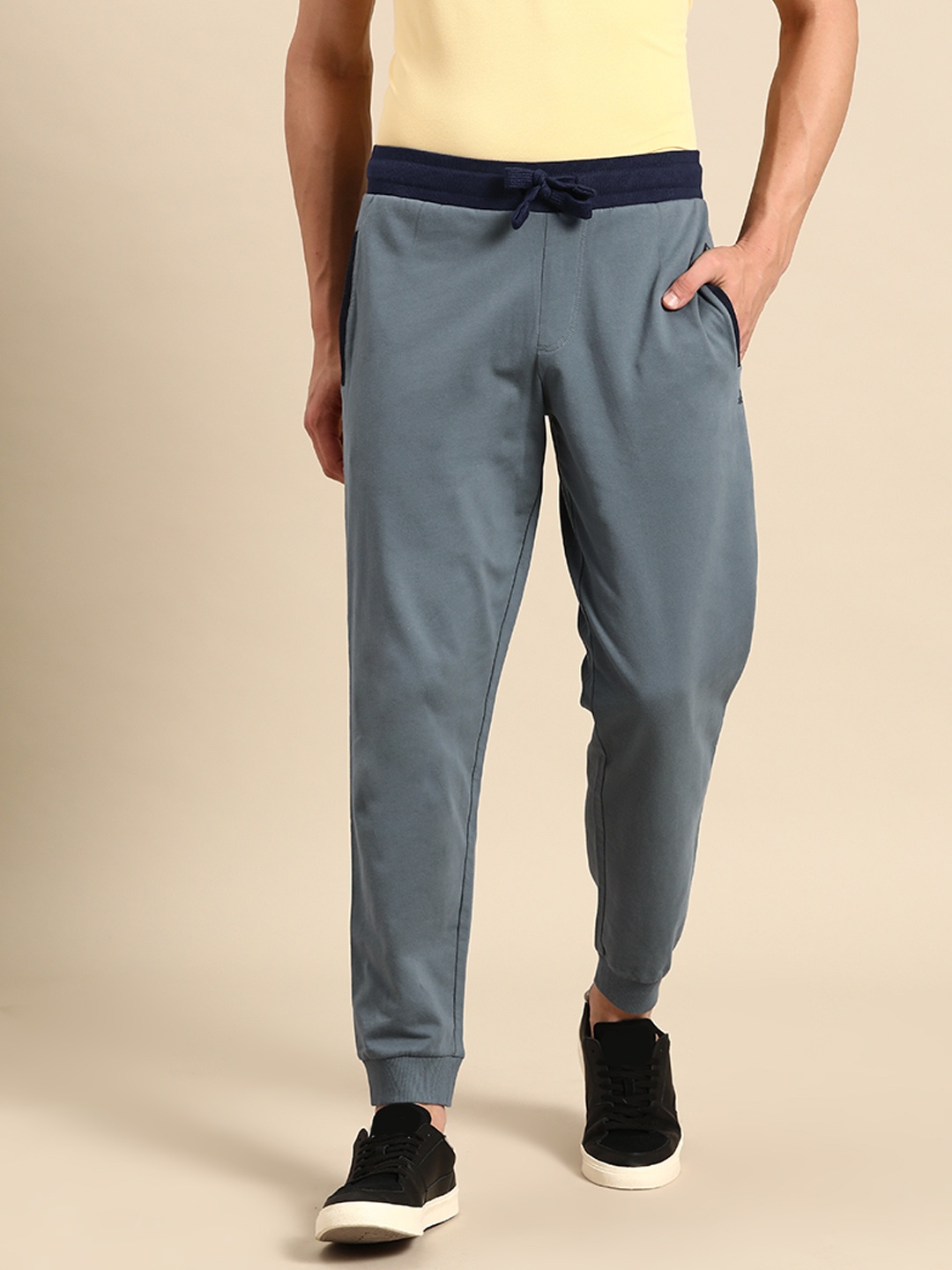 United Colors of Benetton Men Pure Cotton Mid-Rise Regular Fit Joggers, Grey