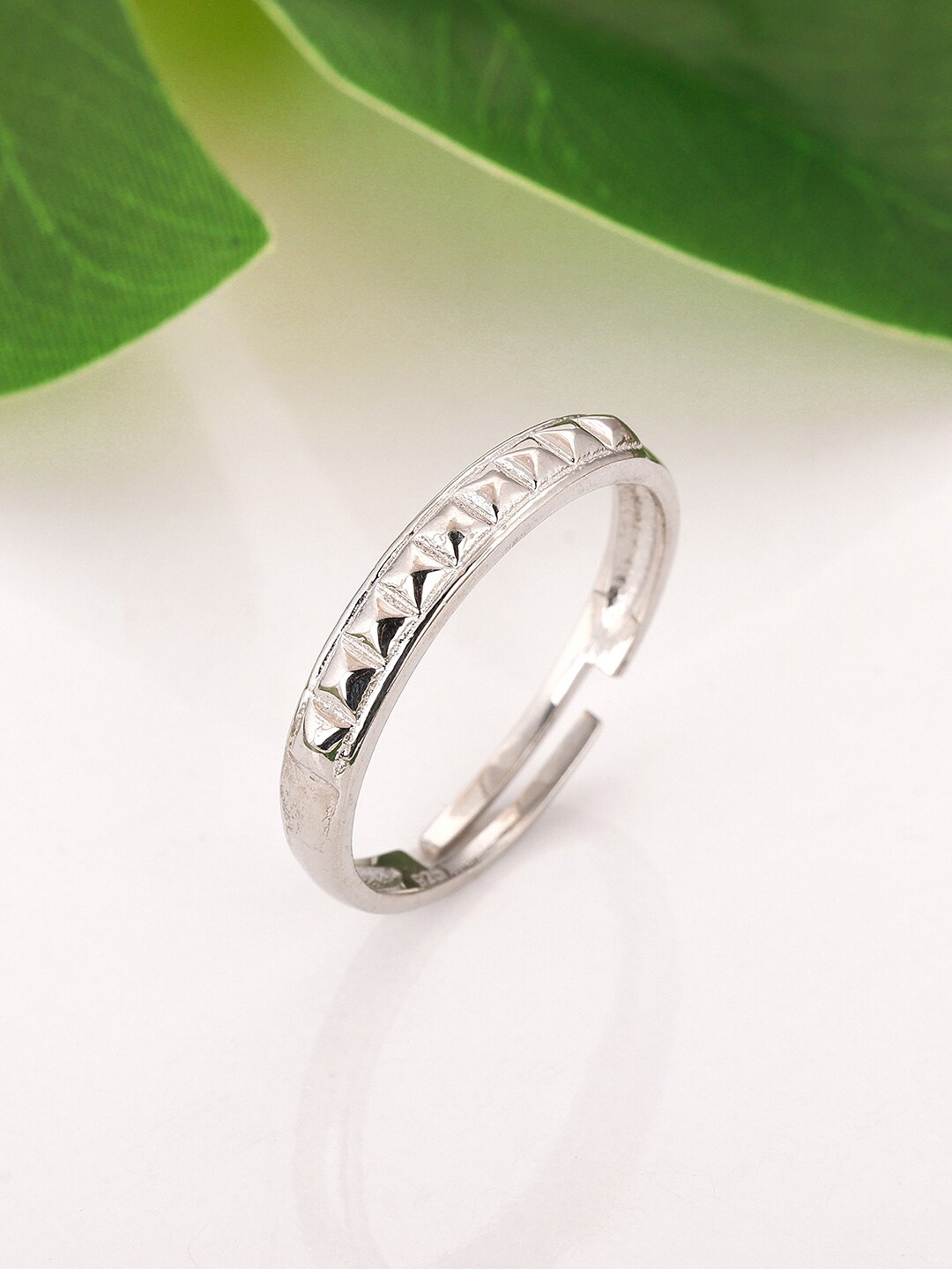 GIVA 925 Sterling Silver Rhodium-Plated Pyramid Finger Ring