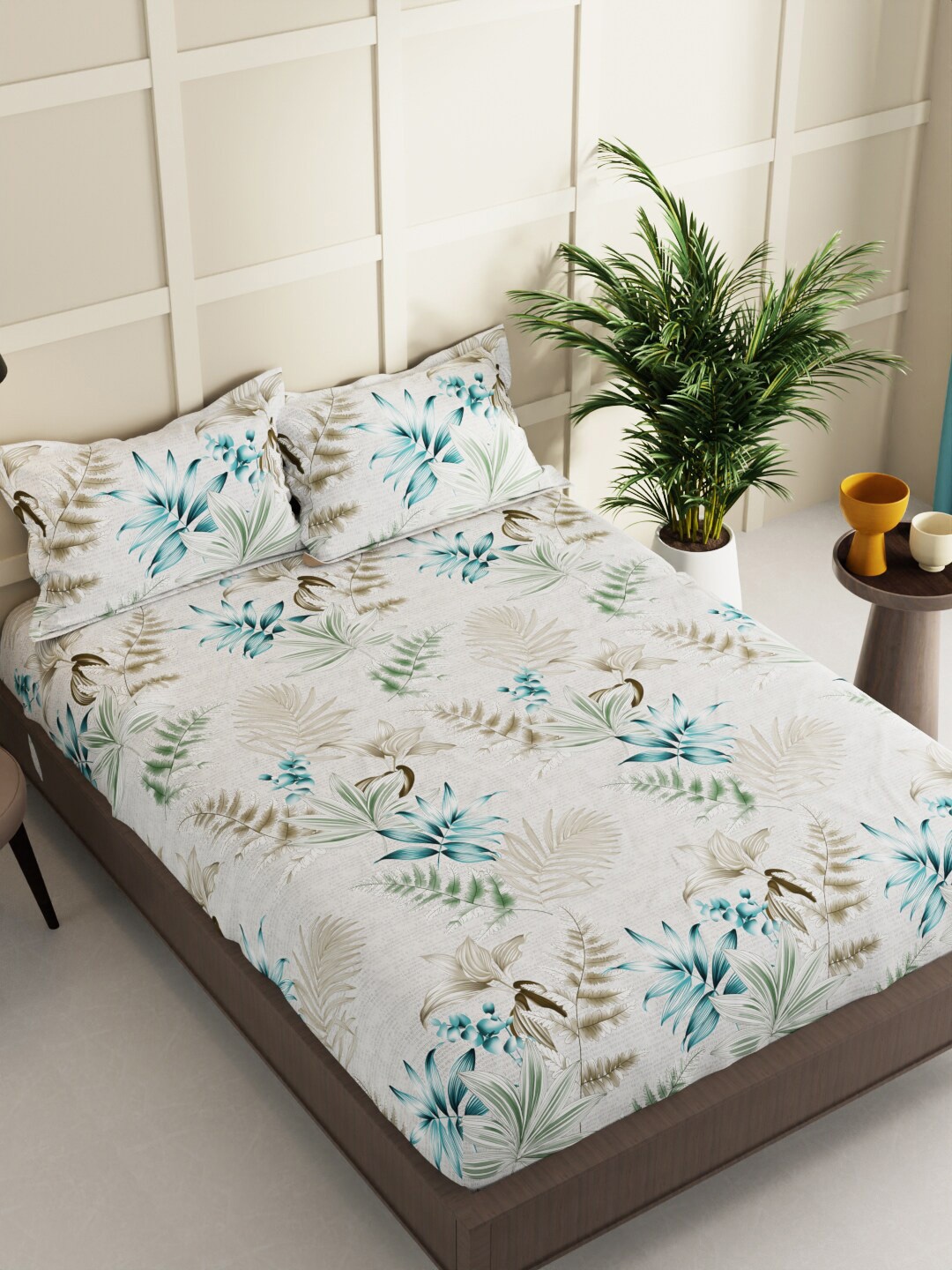 BIANCA Envogue White & Blue Floral 152 TC Queen Bedsheet With 2 Pillow Covers