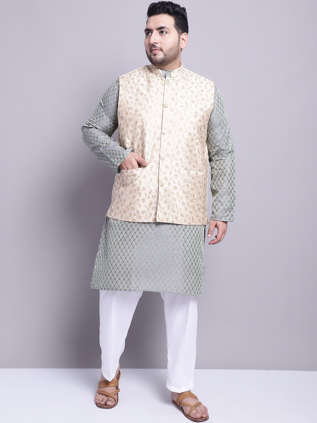SOJANYA PLUS Ethnic Woven Design Regular Straight Kurta & Pyjamas With Nehru Jacket, Green
SOJANYA PLUS Ethnic Woven Design Regular Straight Kurta & Pyjamas With Nehru Jacket, Green