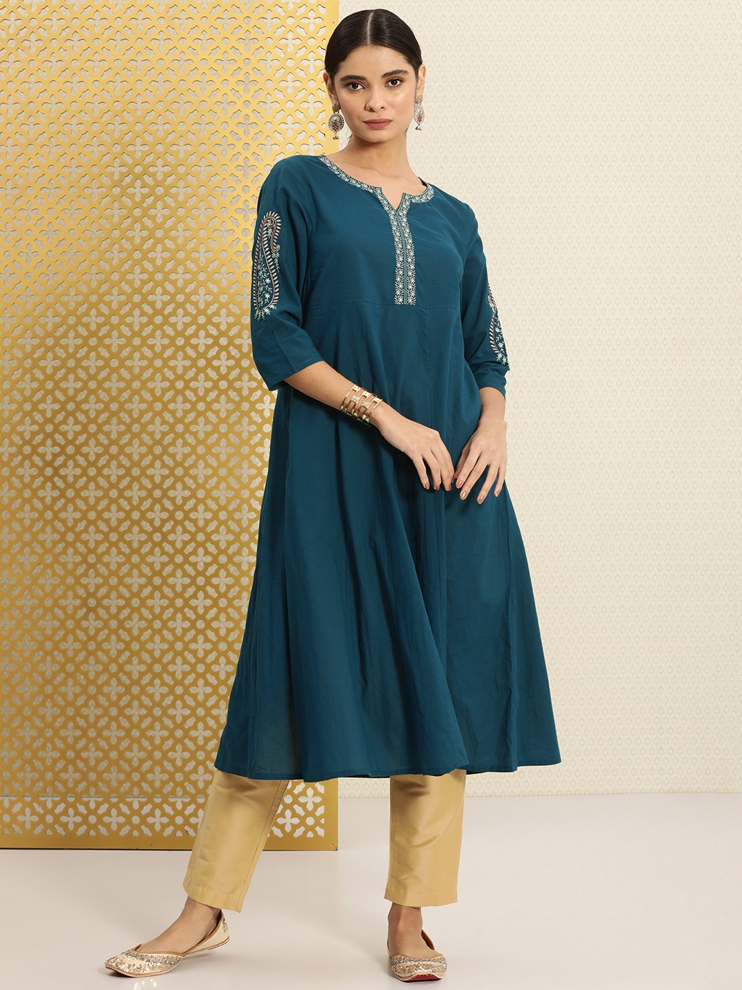 House of Pataudi Pure Cotton Ethnic Paisley Embroidered Thread Work Jashn Kurta, Teal
House of Pataudi Pure Cotton Ethnic Paisley Embroidered Thread Work Jashn Kurta, Teal